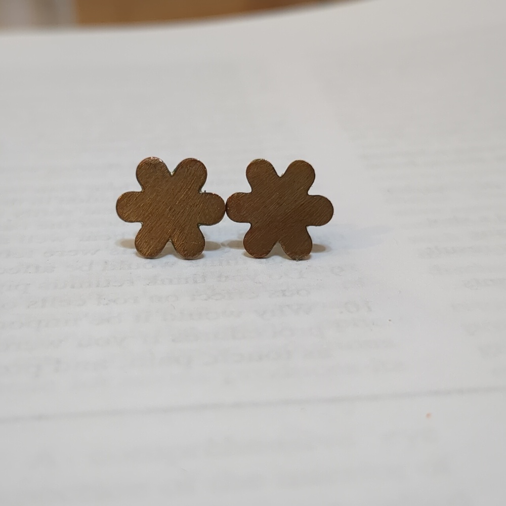 Mata Traders Petite Flower Studs